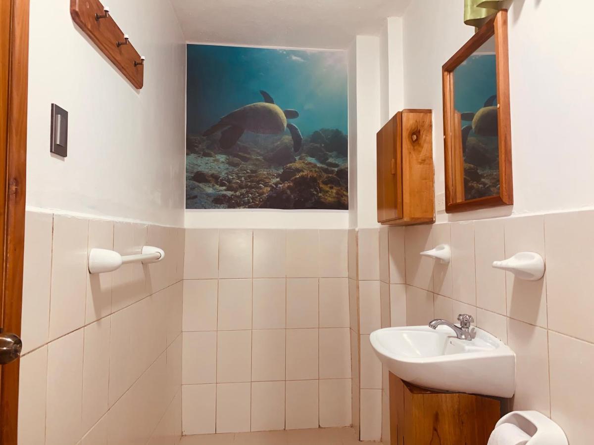 Hostal White House Galapagos Puerto Ayora  Exterior foto