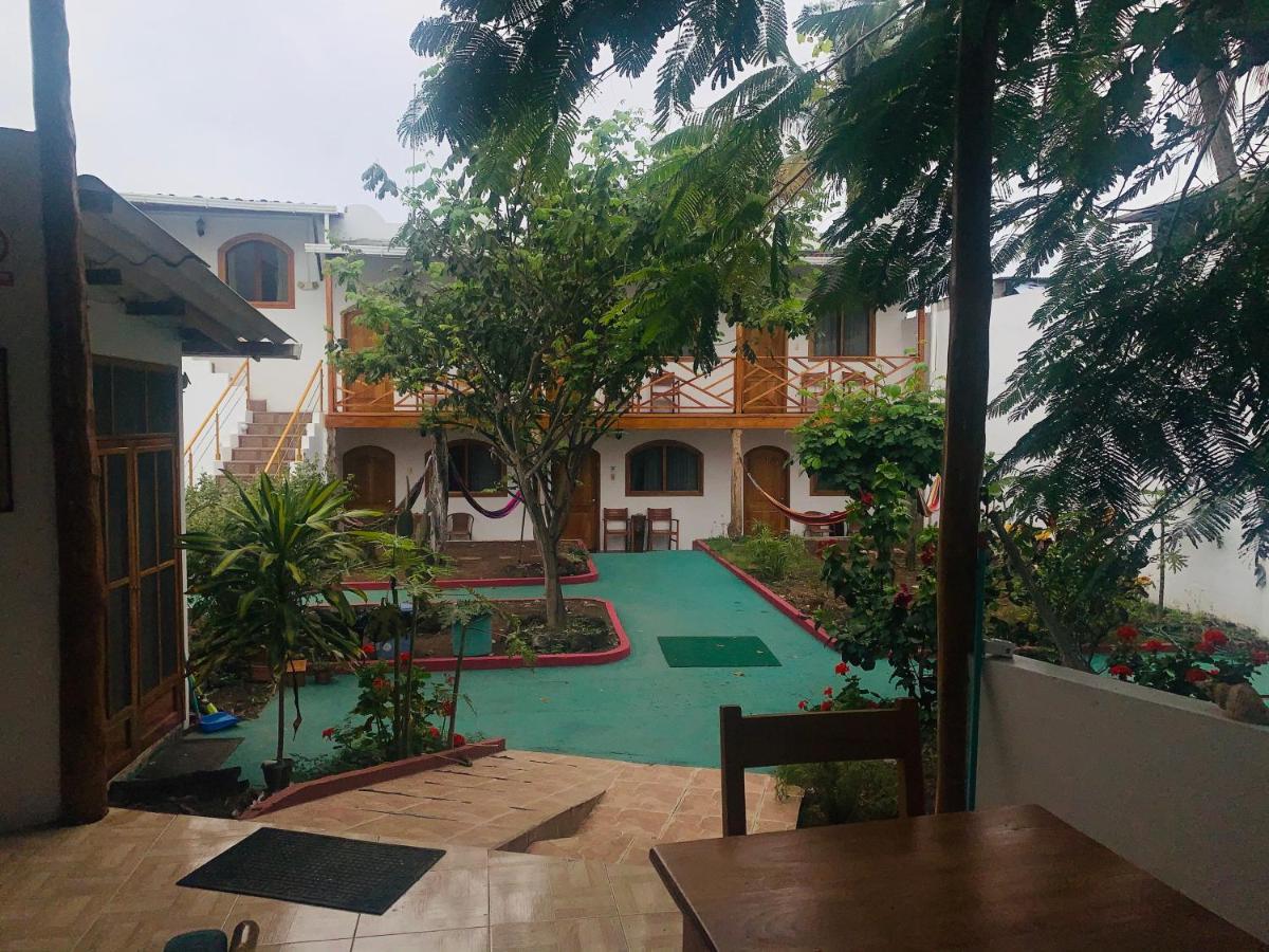 Hostal White House Galapagos Puerto Ayora  Exterior foto