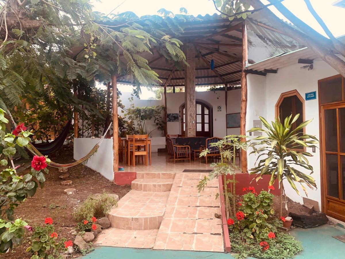 Hostal White House Galapagos Puerto Ayora  Exterior foto