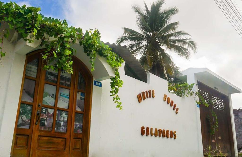 Hostal White House Galapagos Puerto Ayora  Exterior foto