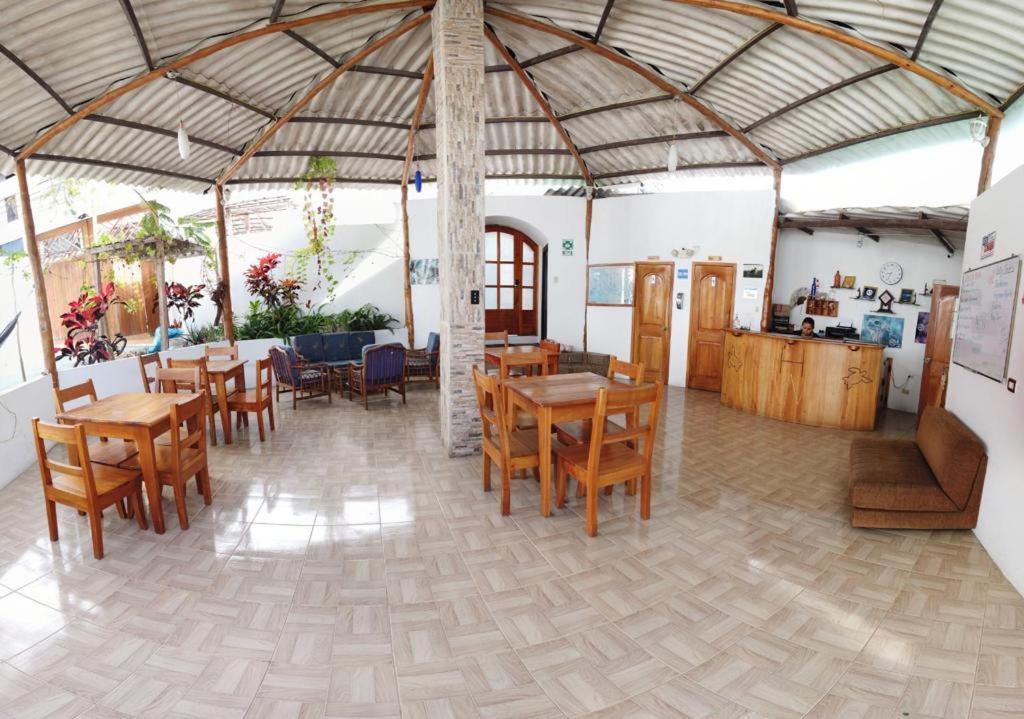 Hostal White House Galapagos Puerto Ayora  Exterior foto