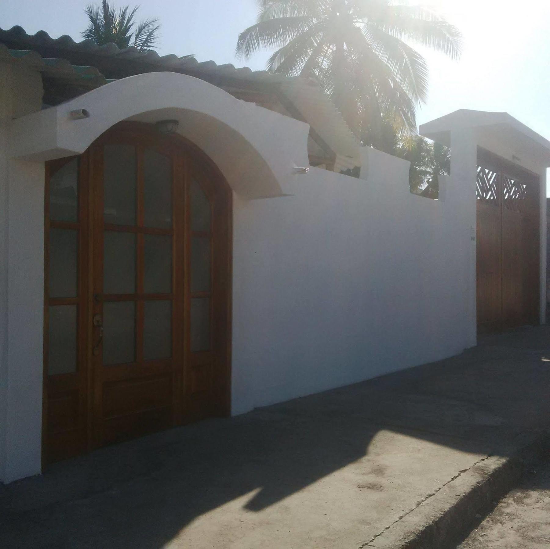 Hostal White House Galapagos Puerto Ayora  Exterior foto