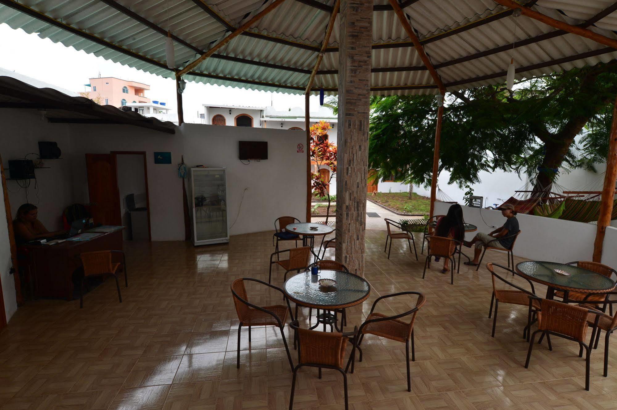 Hostal White House Galapagos Puerto Ayora  Exterior foto