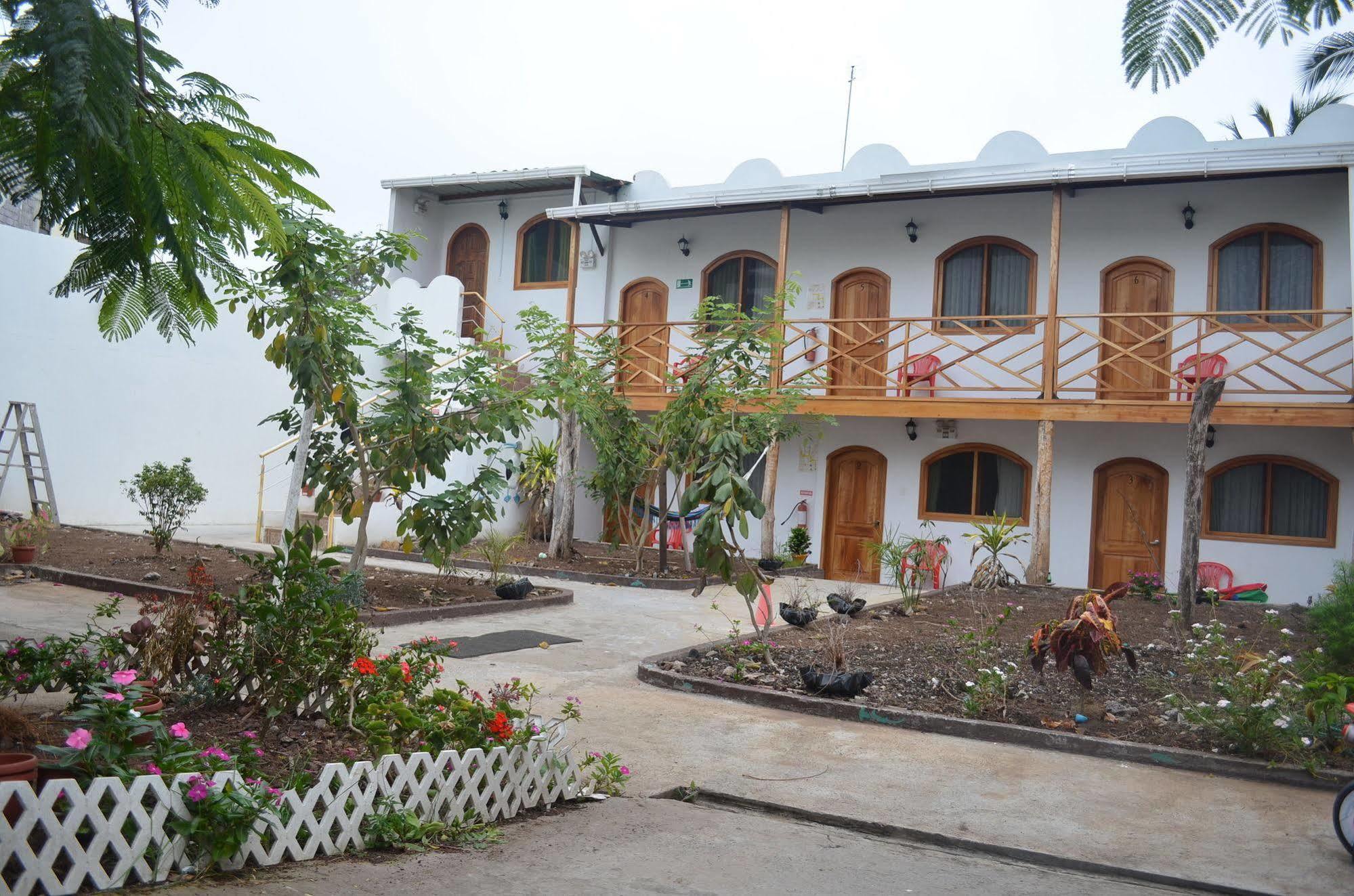 Hostal White House Galapagos Puerto Ayora  Exterior foto