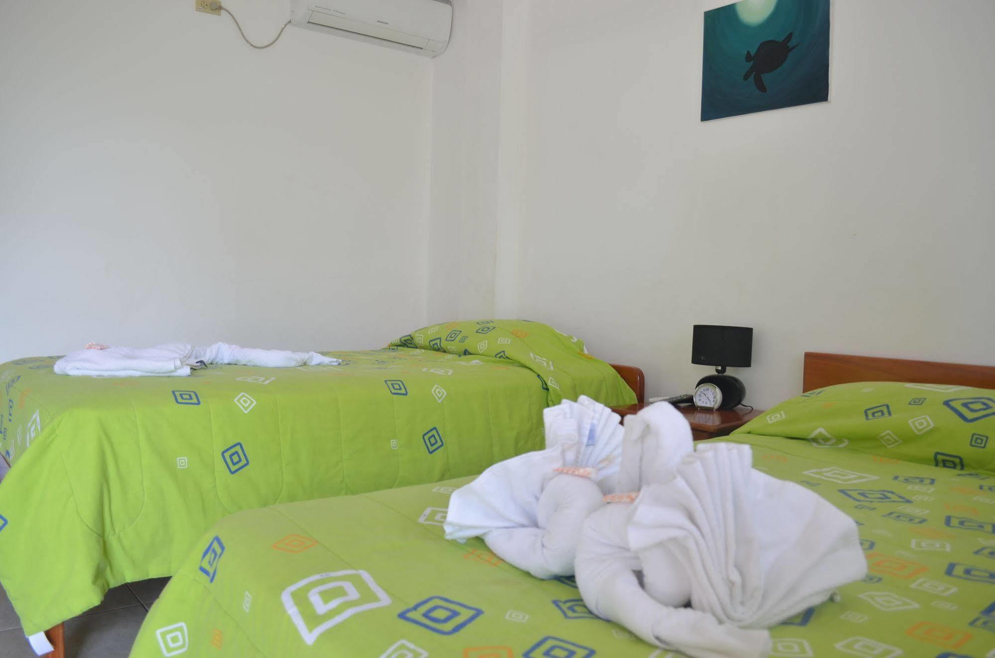 Hostal White House Galapagos Puerto Ayora  Exterior foto