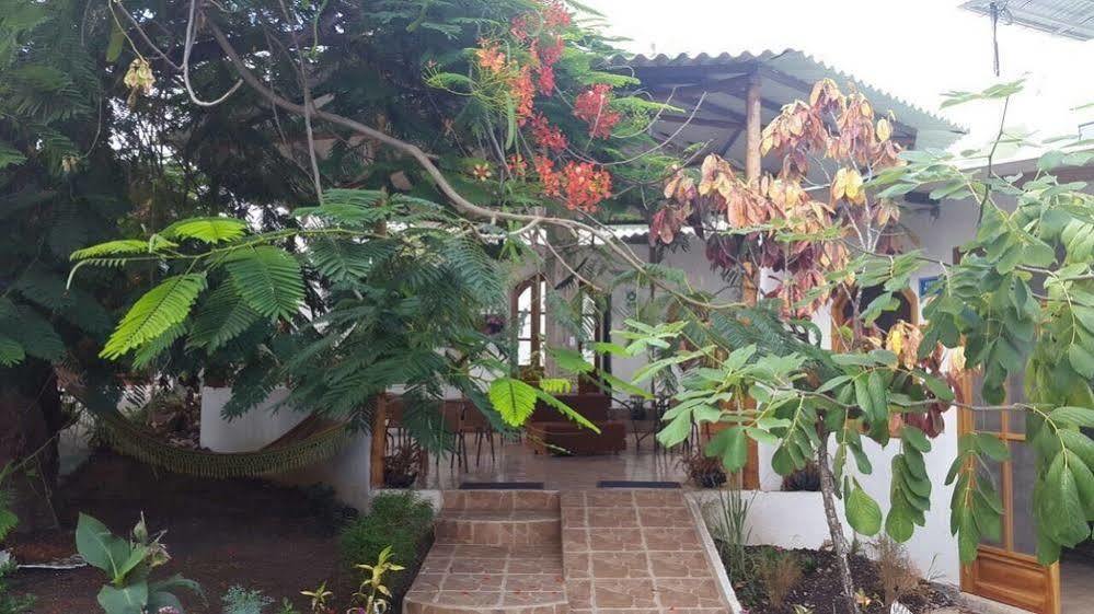 Hostal White House Galapagos Puerto Ayora  Exterior foto